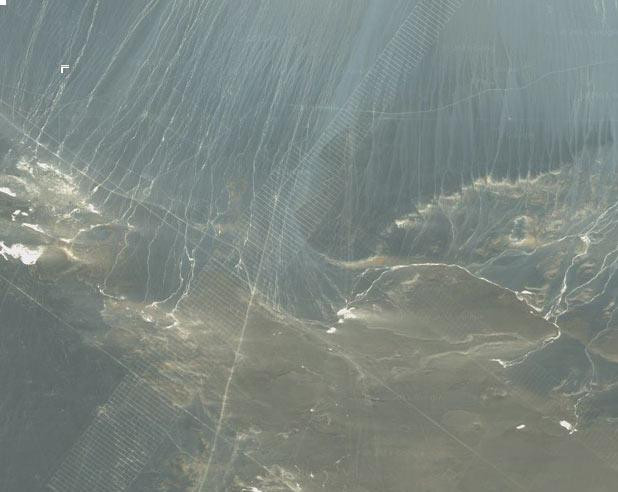 Hàng ngàn đường thẳng cắt nhau trong một mạng lưới khổng lồ dài khoảng 18 dặm Hàng ngàn đường thẳng cắt nhau trong một mạng lưới khổng lồ dài khoảng 18 dặm