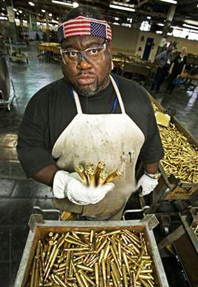 Bên trong nhà máy sản xuất đạn của Mỹ