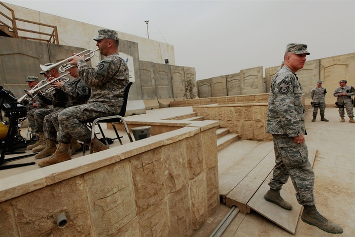 Dàn nhạc trong lễ hạ cờ ngày 15/12 Dàn nhạc trong lễ hạ cờ ngày 15/12