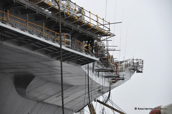 Việc tự đóng một tàu sân bay là một phần của kế hoạch hiện đại hóa và tăng cường sức mạnh của lực lượng Hải quân của Ấn Độ thể hiện thông qua các hợp đồng mua bán vũ khí với Hoa Kỳ. Việc tự đóng một tàu sân bay là một phần của kế hoạch hiện đại hóa và tăng cường sức mạnh của lực lượng Hải quân của Ấn Độ thể hiện thông qua các hợp đồng mua bán vũ khí với Hoa Kỳ.