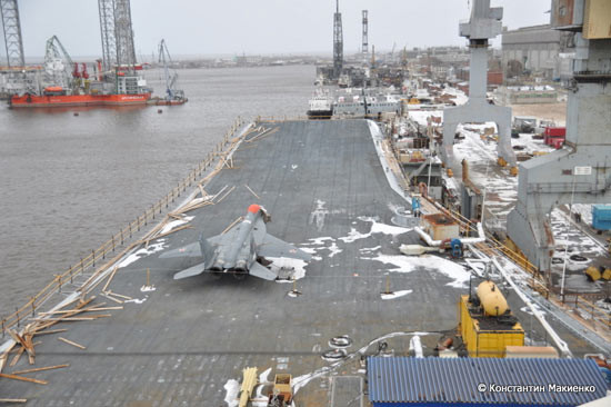 Tên tàu sân bay của Ấn Độ là INS Vikramaditya, đây chính là tàu sân bay mang tên Admiral Gorshkov từng được Liên Xô chế tạo và nó sẽ được bàn giao cho Hải quân Ấn sau khi nâng cấp và tu sửa xong. Tên tàu sân bay của Ấn Độ là INS Vikramaditya, đây chính là tàu sân bay mang tên Admiral Gorshkov từng được Liên Xô chế tạo và nó sẽ được bàn giao cho Hải quân Ấn sau khi nâng cấp và tu sửa xong.