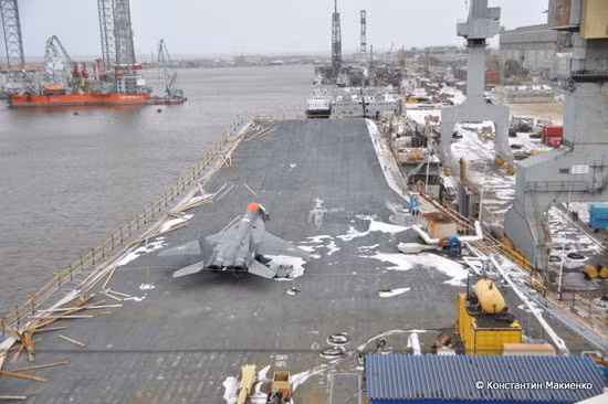 Tên tàu sân bay của Ấn Độ là INS Vikramaditya, đây chính là tàu sân bay mang tên Admiral Gorshkov từng được Liên Xô chế tạo và nó sẽ được bàn giao cho Hải quân Ấn sau khi nâng cấp và tu sửa xong.