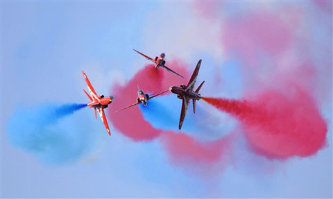 Màn trình diễn đặc sắc của "Mũi tên đỏ" Màn trình diễn đặc sắc của "Mũi tên đỏ"