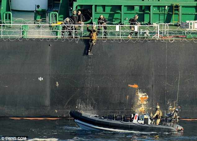 Tất cả 23 thủy thủ trên tàu (gồm 7 người Ý, 6 người Ukraina, 10 người Ấn Độ) đều đã được an toàn - Bộ Ngoại giao Ý cho biết trong một tuyên bố đăng tải ngày 12/10.