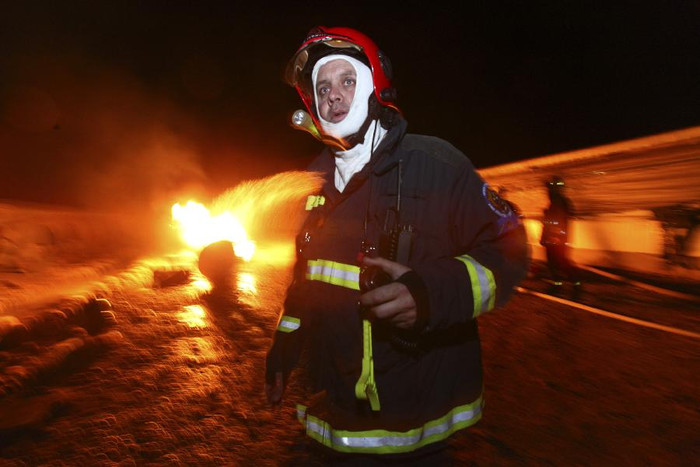 Đám cháy được gây ra bởi tên lửa Katyusha được bắn từ phía Lebanon tại biên giới Israel