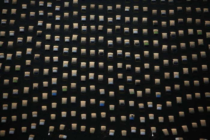 Những chiếc xe ô tô chìm trong nước lũ tại nhà máy Honda ở tỉnh Ayutthaya, Thái Lan, ngày 14/11. Honda là nhà sản xuất xe hơi Nhật Bản bị ảnh hưởng nặng nề nhất do lũ lụt ở Thái Lan. Những chiếc xe ô tô chìm trong nước lũ tại nhà máy Honda ở tỉnh Ayutthaya, Thái Lan, ngày 14/11. Honda là nhà sản xuất xe hơi Nhật Bản bị ảnh hưởng nặng nề nhất do lũ lụt ở Thái Lan.