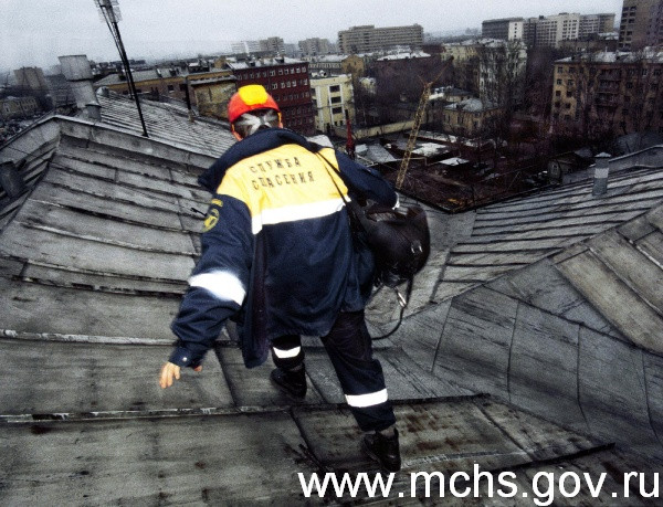 Nhân viên EMERCOM trong một đợt huấn luyện cứu hộ khẩn cấp