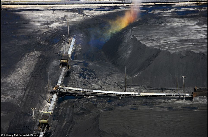 Đây là nơi mà dầu mỏ than cốc được nấu chín để trở thành nhựa đường, hoặc các sản phẩm công nghiệp khác thuộc bang Texas Đây là nơi mà dầu mỏ than cốc được nấu chín để trở thành nhựa đường, hoặc các sản phẩm công nghiệp khác thuộc bang Texas