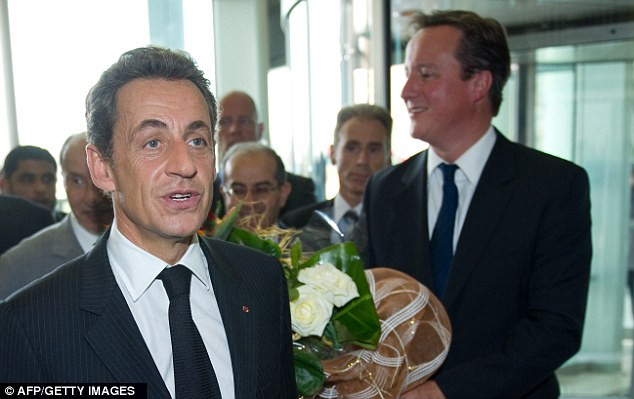 Dự kiến, hai nhà lãnh đạo trên sẽ đi thăm cả Benghazi, nơi các cơ quan đầu não của NTC vẫn đang đóng trụ sở. Dự kiến, hai nhà lãnh đạo trên sẽ đi thăm cả Benghazi, nơi các cơ quan đầu não của NTC vẫn đang đóng trụ sở.