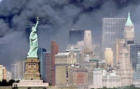 Hàng trăm người chết ngay khi xảy ra vụ nổ, những người còn lại bị mắc kẹt trong tòa nhà, thiệt mạng khi tòa nhà sụp đổ.