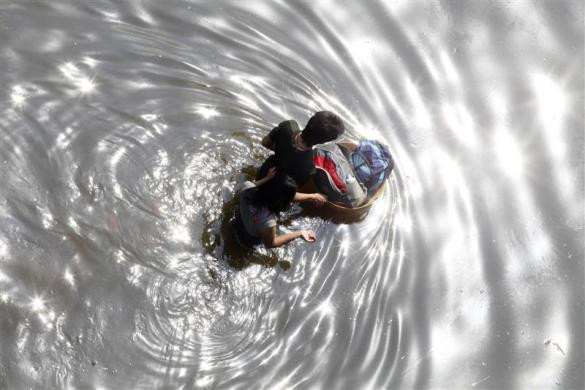 Người Bangkok đi tránh lũ ngày 24/10/2011 Người Bangkok đi tránh lũ ngày 24/10/2011