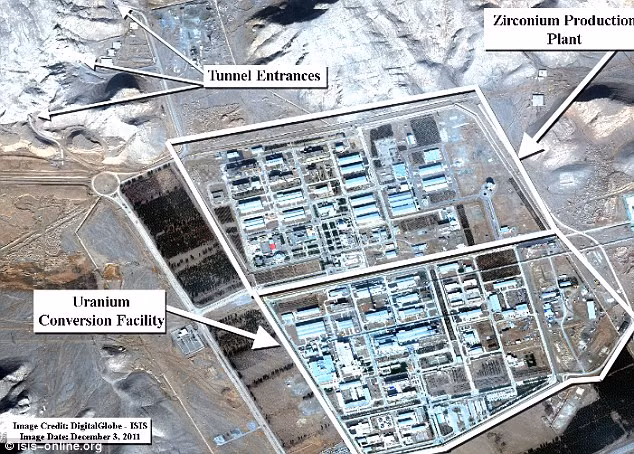 Ảnh chụp vệ tinh ngày 3/12 cho thấy Cơ sở chuyển đổi uranium, Nhà máy sản xuất Zirconium và lối vào đường hầm dẫn đến cơ sở hạt nhân Isfahan không có thiệt hại