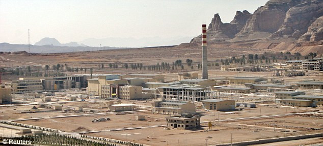 Cơ sở xử lý uranium gần cơ sở hạt nhân Isfahan nhìn cận cảnh hồi tháng 3/2005