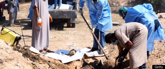 Hình ảnh từ hiện trường khai quật ngôi mộ tập thể