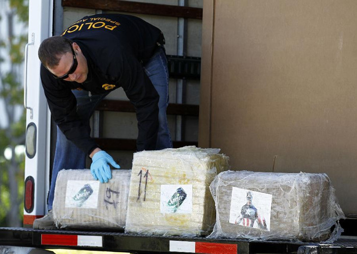 Theo cục Nhập cư và Hải quan (ICE) của Mỹ, đường hầm này cao 1,2m, rộng 0,9m, dài 370m được trang bị hệ thống chiếu sáng và thông gió. Theo cục Nhập cư và Hải quan (ICE) của Mỹ, đường hầm này cao 1,2m, rộng 0,9m, dài 370m được trang bị hệ thống chiếu sáng và thông gió.