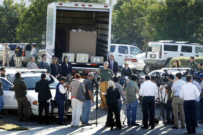 Cảnh sát San Diego phát hiện ra hệ thống đường hầm trên sau khi bắt giữ một xe tải khả nghi đi ra từ nhà kho chứa đường hầm trên. Trong chiếc xe này có chứa khoảng 3 tấn cần sa. Cảnh sát San Diego phát hiện ra hệ thống đường hầm trên sau khi bắt giữ một xe tải khả nghi đi ra từ nhà kho chứa đường hầm trên. Trong chiếc xe này có chứa khoảng 3 tấn cần sa.