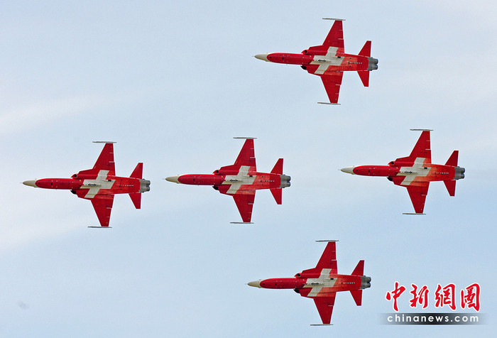 Đội bay trình diễn của Không quân Thụy Sỹ. Đội bay trình diễn của Không quân Thụy Sỹ.