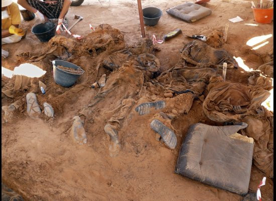 1.270 người này là các tù nhân bị thảm sát tại nhà tù Abu Salim ở Tripoli 1.270 người này là các tù nhân bị thảm sát tại nhà tù Abu Salim ở Tripoli