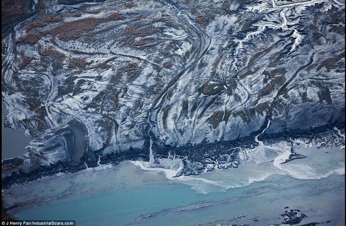 Hậu quả sau khi một nhà máy hơi nước ở Bắc Carolina bị rò rỉ trong thời tiết lạnh Hậu quả sau khi một nhà máy hơi nước ở Bắc Carolina bị rò rỉ trong thời tiết lạnh