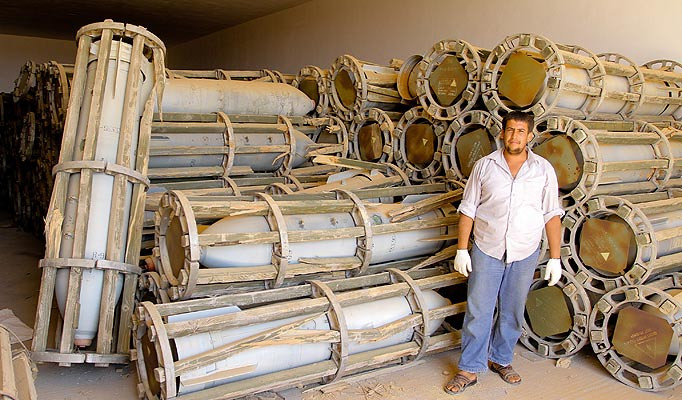 Mỹ và các đồng minh lo ngại rằng al-Qaeda đã thu thập được lượng vũ khí không nhỏ từ sơ hở này.