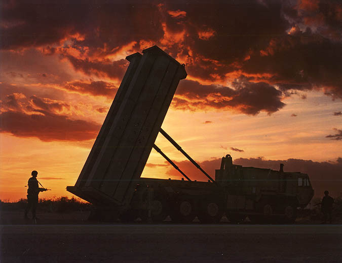 Hệ thống phòng không THAAD (Terminal High Altitude Area Defense) của quân đội Mỹ Hệ thống phòng không THAAD (Terminal High Altitude Area Defense) của quân đội Mỹ