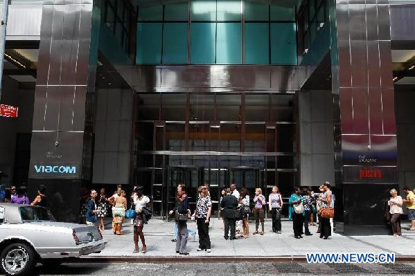 Mỹ hoảng loạn đúng lúc dinh thự của Gaddafi bị tấn công ảnh 1 U.S.-EARTHQUAKE-NEW YORK