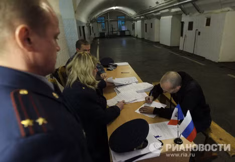 Các giáo viên tại Moscow tham gia bỏ phiếu tại trường học sau giờ làm việc