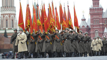 Tái hiện hình ảnh chiến sĩ Hồng quân năm 1941 tại lễ diễu binh ở quảng trường Đỏ ngày 7/11/2011 Tái hiện hình ảnh chiến sĩ Hồng quân năm 1941 tại lễ diễu binh ở quảng trường Đỏ ngày 7/11/2011