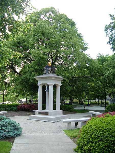Đài tưởng niệm lực lượng cứu hỏa Columbus ở công viên Battelle
