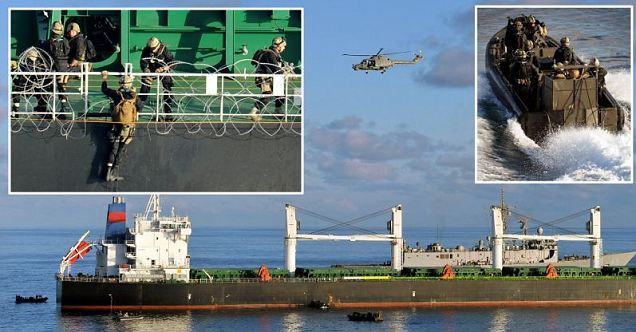 Mười một tên hải tặc Somalia đã buộc phải quỳ gối đầu hàng sau khi hai chiếc tàu của Hải quân Anh và Mỹ mang theo các lính đặc nhiệm tiến sát và giải phóng con tàu chở hàng Montecristo.