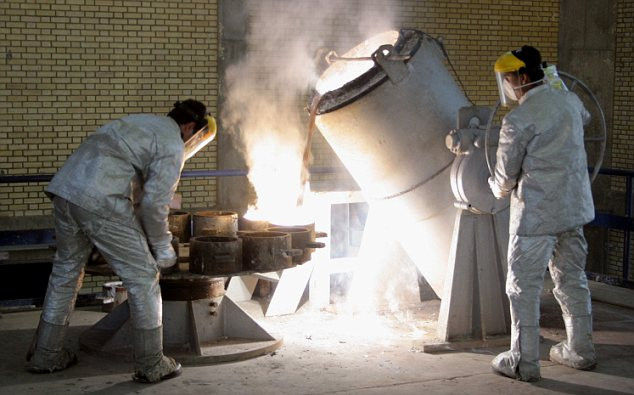 Bên trong nhà máy chuyển đổi uranium của Iran tại thành phố phía tây Isfahan, gần nơi xảy ra vụ nổ bí ẩn hôm 29/11 Bên trong nhà máy chuyển đổi uranium của Iran tại thành phố phía tây Isfahan, gần nơi xảy ra vụ nổ bí ẩn hôm 29/11