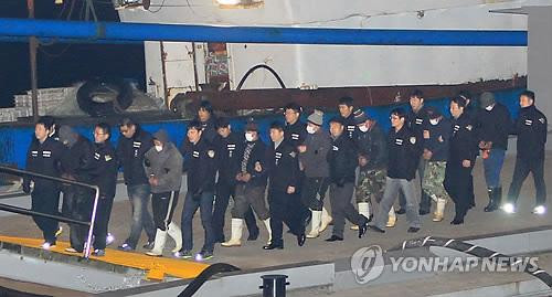 9 ngư dânTrung Quốc bị bắt giữ trên con tàu đánh cá bất hợp pháp, nơi xảy ra vụ tấn công chết người sáng 12/12