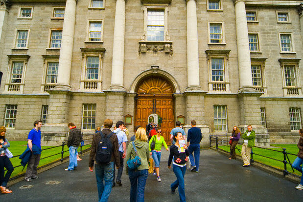 Trường Griffith College Dublin nằm ở thành phố Dublin, thủ đô Ireland, là trường tư lớn tại Ireland, với trên 8.000 sinh viên đang theo học. Trường Griffith College Dublin nằm ở thành phố Dublin, thủ đô Ireland, là trường tư lớn tại Ireland, với trên 8.000 sinh viên đang theo học.