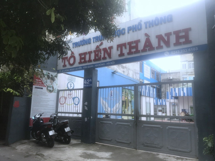 Cổng Trường Trung học phổ thông Tô Hiến Thành. (Ảnh: Ngọc Đại) GDVN (6).jpg