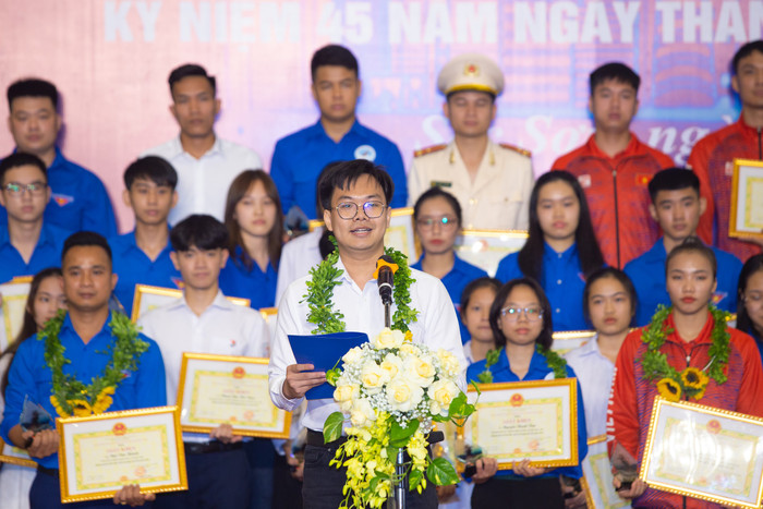 Anh Nguyễn Quốc An phát biểu tại sự kiện Gương mặt trẻ tiêu biểu huyện Sóc Sơn (Hà Nội) năm 2022. (Ảnh: NVCC) Phát biểu tại Gương mặt trẻ tiêu biểu huyện Sóc Sơn năm 2022.jpg