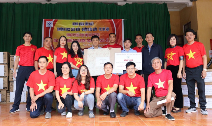 Sự sẻ chia của thầy trò Trường Trung học cơ sở Cầu Giấy là nguồn động viên mạnh mẽ giúp thầy trò Trường Trung học cơ sở Hàm Nghi vượt qua khó khăn. Sự sẻ chia của thầy trò Trường Trung học cơ sở Cầu Giấy là nguồn động viên mạnh mẽ giúp thầy trò Trường Trung học cơ sở Hàm Nghi vượt qua khó khăn.