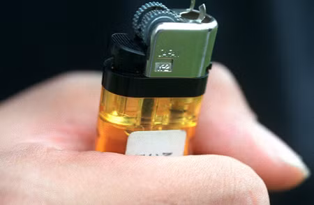 Bật lửa được phát minh trước diêm.