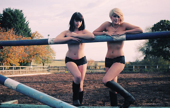 Cô Emily cũng tiết lộ những hình ảnh của họ cũng được để nghị sử dụng để khích lệ tinh thần của các binh sĩ Anh đang làm nhiệm vụ tại Afghanistan, cô nói: “Chúng tôi luôn ủng hộ các binh sĩ trên chiến trường và chúng tôi rất vui khi được kết nối với họ.” Cô Emily cũng tiết lộ những hình ảnh của họ cũng được để nghị sử dụng để khích lệ tinh thần của các binh sĩ Anh đang làm nhiệm vụ tại Afghanistan, cô nói: “Chúng tôi luôn ủng hộ các binh sĩ trên chiến trường và chúng tôi rất vui khi được kết nối với họ.”