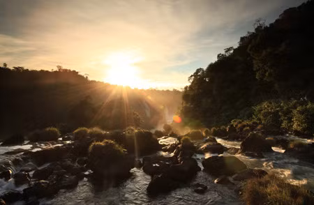 Một năm trọng lượng của Mặt trời giảm 360 tấn.