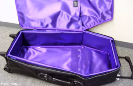 Những chiếc túi xách hình quan tài được các học sinh Nhật Bản rất ưa thích.