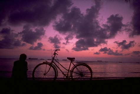 Anh quyết định ly dị và đến một nơi thật xa để quên đi những điều bất hạnh. Ảnh minh họa: Nguồn Internet