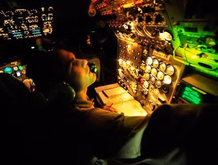 E-8 Joint STARS được sử dụng trong hầu như tất cả các cuộc xung đột quân sự từ năm 1991 ("Desert Storm" - Bão sa mạc) và cho thấy hiệu quả cao.