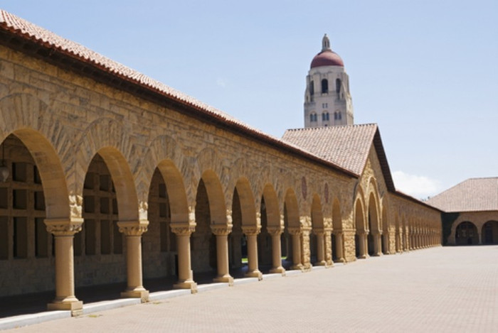 Giấy phép thành lập Viện Đại học Stanford được viết ngày 11/11/1885 và được chấp nhận bởi Ban Quản trị đầu tiên ngày 14 /11. Trường được thành lập với danh nghĩa cơ sở đào tạo hỗn hợp cho cả nam và nữ, nhưng trong nhiều năm, họ vẫn hạn chế số sinh viên nữ nhập học. Giấy phép thành lập Viện Đại học Stanford được viết ngày 11/11/1885 và được chấp nhận bởi Ban Quản trị đầu tiên ngày 14 /11. Trường được thành lập với danh nghĩa cơ sở đào tạo hỗn hợp cho cả nam và nữ, nhưng trong nhiều năm, họ vẫn hạn chế số sinh viên nữ nhập học.