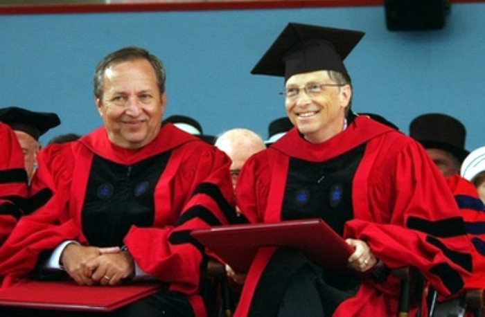 Ban giảng huấn hiện thời của Harvard có các thành viên nổi tiếng như nhà sinh học James D. Watson và E. O. Wilson, khoa học gia Steven Pinker, nhà vật lý học Lisa Randall và Roy Glauber, nhà nghiên cứu Shakespeare Stephen Greenblatt, nhà văn Louis Menand, nhà phê bình Helen Vendler, sử gia Niall Ferguson, kinh tế gia Amartya Sen, N. Gregory Mankiw, Robert Barro, Stephen A. Marglin, và Martin Feldstein, nhà triết học chính trị Harvey Mansfield và Michael Sandel, nhà khoa học chính trị Robert Putnam, Joseph Nye, Samuel P. Huntington, Stanley Hoffman, và Torben Iversen, nhà soạn nhạc và học giả Robert Levin và Bernard Rands, tỷ phú và nhà từ thiện Bill Gates. (Bill Gates nhận bằng Tiến sỹ luật tại trường Đại học Danh tiếng Havard.) Ban giảng huấn hiện thời của Harvard có các thành viên nổi tiếng như nhà sinh học James D. Watson và E. O. Wilson, khoa học gia Steven Pinker, nhà vật lý học Lisa Randall và Roy Glauber, nhà nghiên cứu Shakespeare Stephen Greenblatt, nhà văn Louis Menand, nhà phê bình Helen Vendler, sử gia Niall Ferguson, kinh tế gia Amartya Sen, N. Gregory Mankiw, Robert Barro, Stephen A. Marglin, và Martin Feldstein, nhà triết học chính trị Harvey Mansfield và Michael Sandel, nhà khoa học chính trị Robert Putnam, Joseph Nye, Samuel P. Huntington, Stanley Hoffman, và Torben Iversen, nhà soạn nhạc và học giả Robert Levin và Bernard Rands, tỷ phú và nhà từ thiện Bill Gates. (Bill Gates nhận bằng Tiến sỹ luật tại trường Đại học Danh tiếng Havard.)