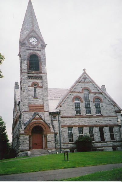 Không những thế, với hơn 88 chuyên ngành học đa dạng và 5 khu học xá rộng lớn tại bang Massachusetts, trường đại học Massachusetts là giấc mơ của hàng nghìn sinh viên trên khắp thế giới