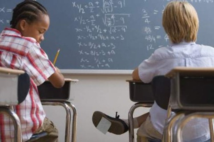 Đôi bạn cùng tiến đây mà.