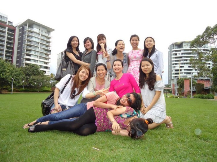 Hic, bị đè bẹp thế này, thì làm sao mà mình tạo dáng được đây.