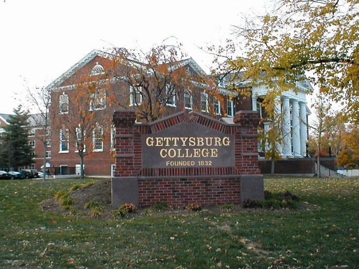 6. Gettysburg College Mức học bổng trung bình bậc đại học: 48.908 USD Số lượng sinh viên quốc tế nhập học: 43 6. Gettysburg College Mức học bổng trung bình bậc đại học: 48.908 USD Số lượng sinh viên quốc tế nhập học: 43
