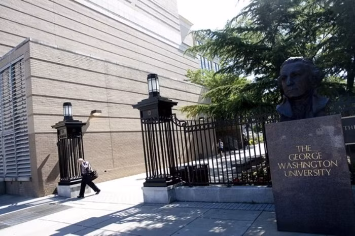 2. George Washington University School of Medicine and Health Sciences Thứ hạng trên BXH các trường y tốt nhất nước Mỹ: 60 Số thí sinh ứng tuyển: 10.588 Số thí sinh trúng tuyển: 328 Tỉ lệ thí sinh được nhận: 3,1%