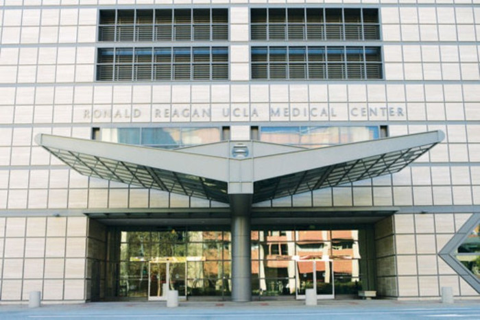 9. University of California—Los Angeles, David Geffen School of Medicine Thứ hạng trên BXH các trường y tốt nhất nước Mỹ: 13 Số thí sinh ứng tuyển: 6.204 Số thí sinh trúng tuyển: 240 Tỉ lệ thí sinh được nhận: 3,9% 9. University of California—Los Angeles, David Geffen School of Medicine Thứ hạng trên BXH các trường y tốt nhất nước Mỹ: 13 Số thí sinh ứng tuyển: 6.204 Số thí sinh trúng tuyển: 240 Tỉ lệ thí sinh được nhận: 3,9%